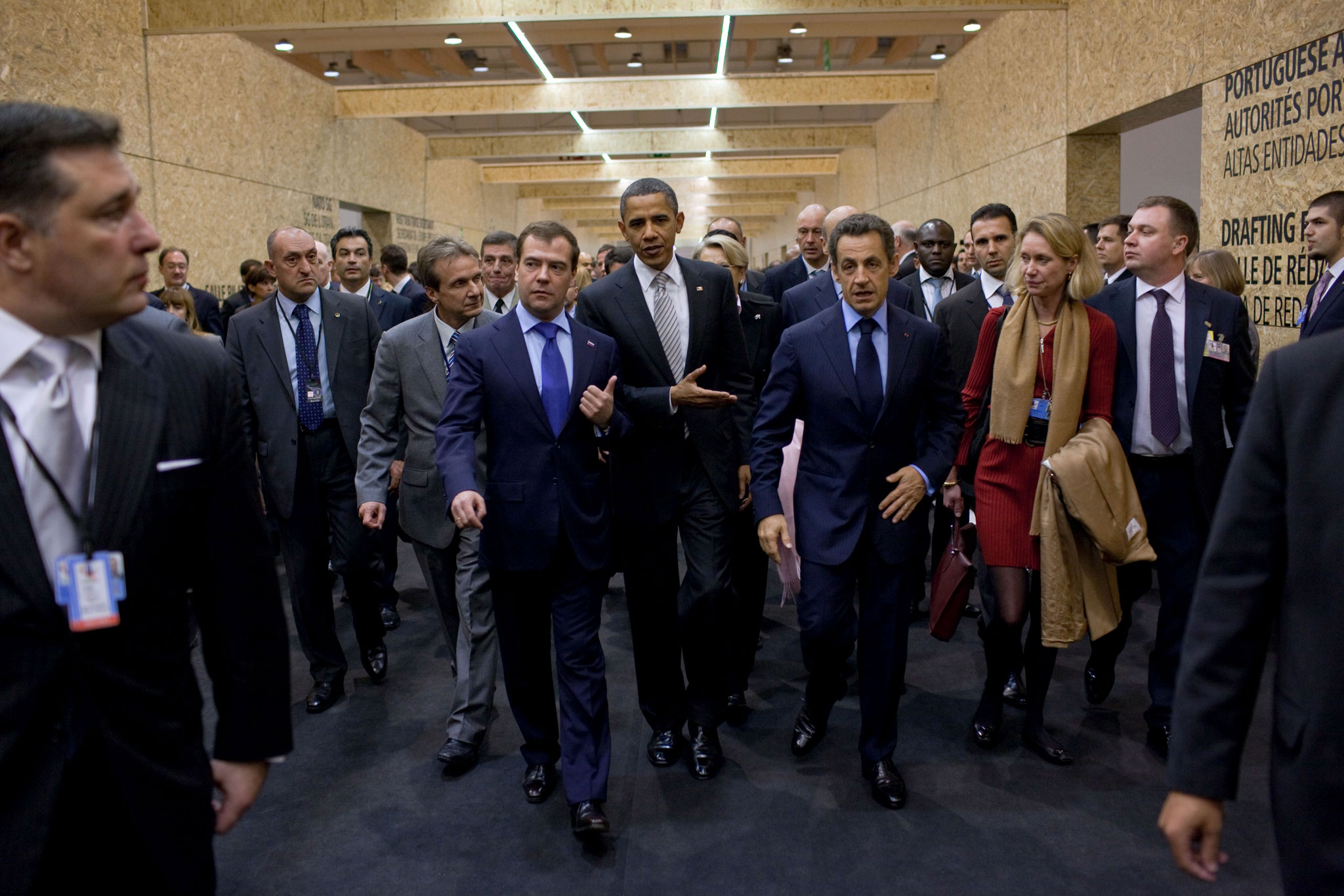 Medvedev_Obama_and_Sarkozy_at_2010_NATO_Summit_R