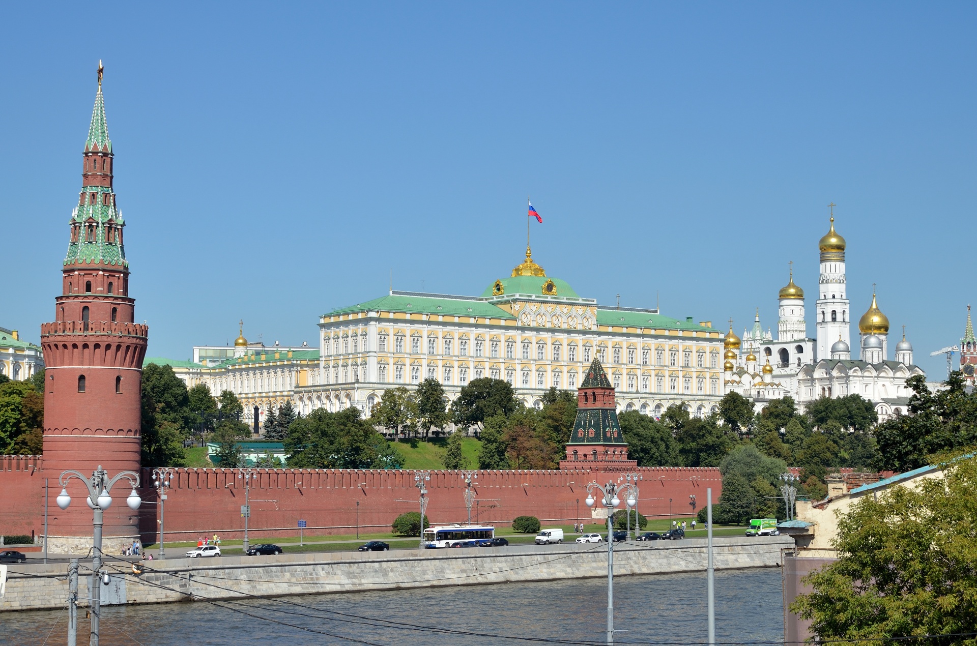 moscow-kremlin-1491126135fUN (1)