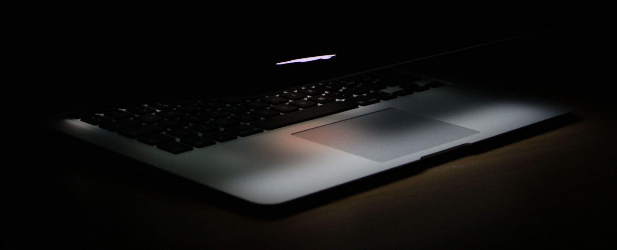 photography-of-laptop-in-a-dark-area-986_R