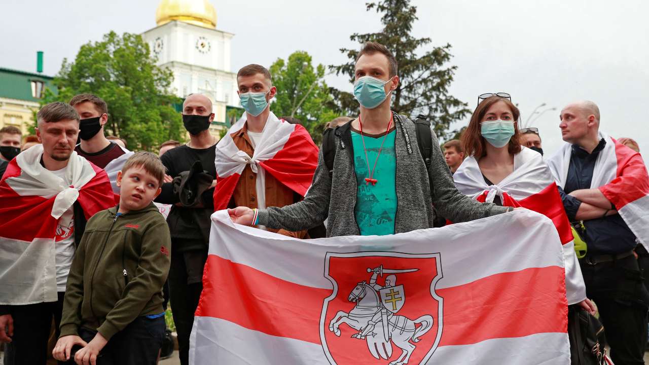 Photo: People attend a rally in support of detained Belarusian opposition blogger and activist Roman Protasevich, in front of the Ministry of Foreigh affairs in Kyiv, Ukraine May 23, 2021. Credit: REUTERS/Valentyn Ogirenko