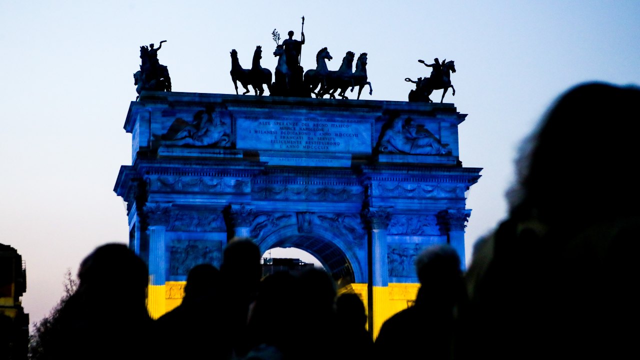 Photo: Demonstration at the Arco della Pace in Milan against the war in Ukraine, Italy, on March 19 2022. Credit: Photo by Mairo Cinquetti/NurPhoto