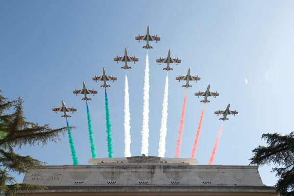 Photo: Italy's acrobatic Air Force squadron blaze the colours of the Italian flag over the capital as they celebrate the 98th anniversary of the establishment of the Air Force, in Rome, Italy, March 30, 2021. Credit: REUTERS/Remo Casilli