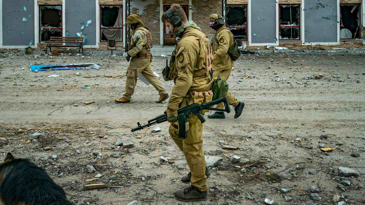 Photo: Ukrainian soldiers patrol in the frontline of Mykolaiv surrounded of the destruction after the russian shelling over a village, Ukraine. Credit: Photo by Celestino Arce/NurPhoto.