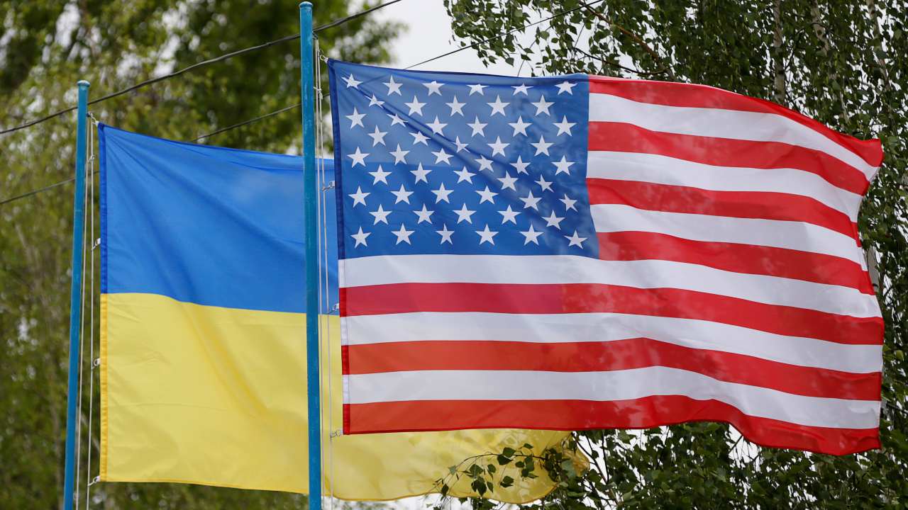 Photo: National flags of Ukraine and the U.S. fly at a compound of a police training base outside Kiev, Ukraine, May 6, 2016. Picture taken May 6, 2016. Credit: REUTERS/Valentyn Ogirenko
