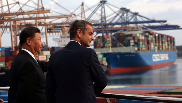 Photo: Chinese President Xi Jinping and Greek Prime Minister Kyriakos Mitsotakis visit the container terminal of China Ocean Shipping Company (COSCO), in Piraeus, Greece November 11, 2019. Credit: Orestis Panagiotou/Pool via REUTERS