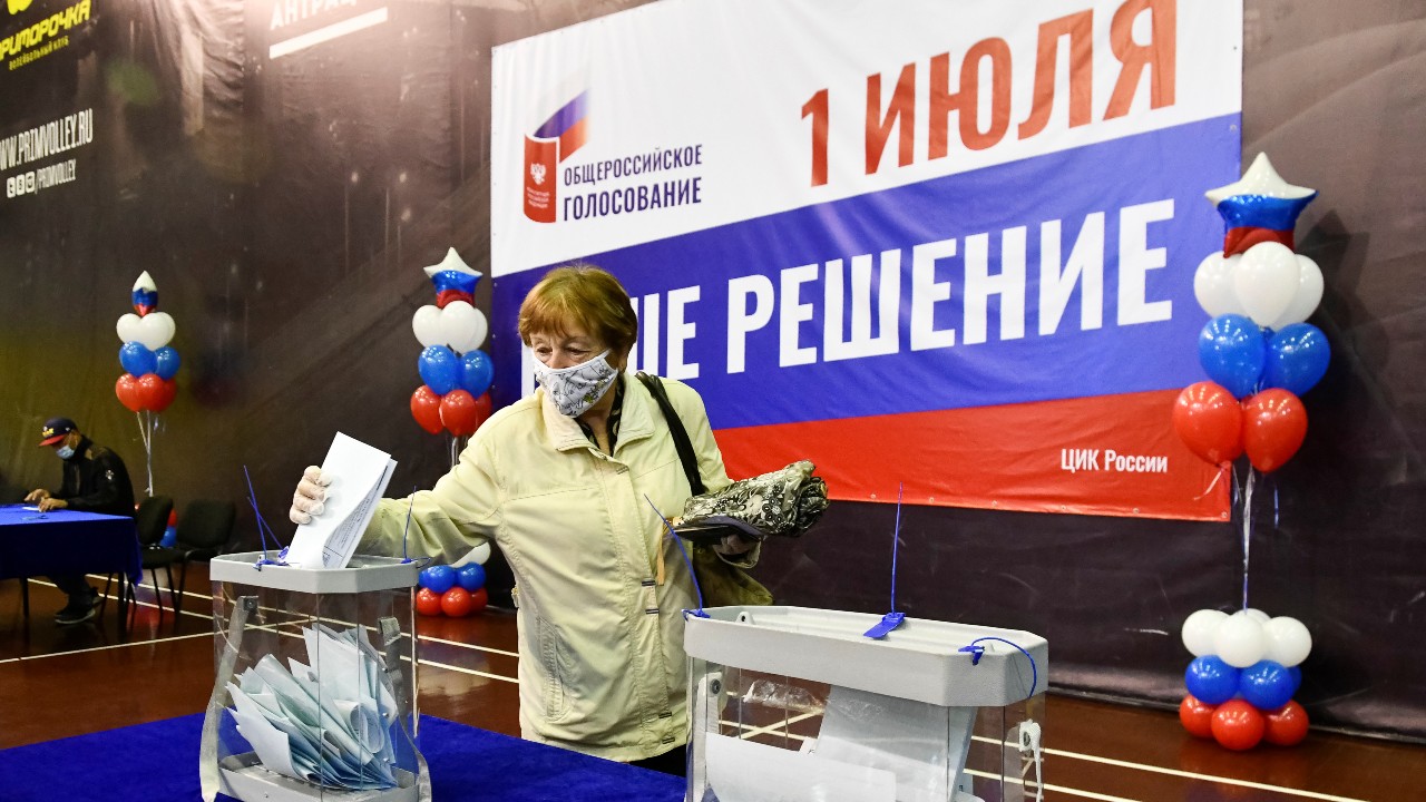 Photo: A woman casts her ballot at a polling station during a seven-day vote for constitutional reforms in Vladivostok, Russia, June 25, 2020. Credit: REUTERS/Yuri Maltsev