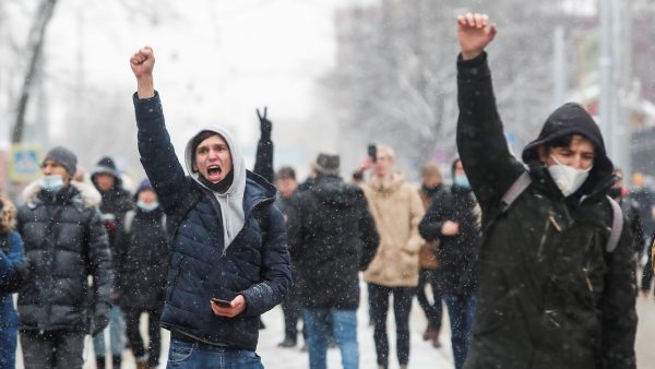 Photo: Protestors raise their fists during a rally in support of jailed Russian opposition leader Alexei Navalny in Moscow, Russia January 31, 2021. REUTERS/Maxim Shemetov.
