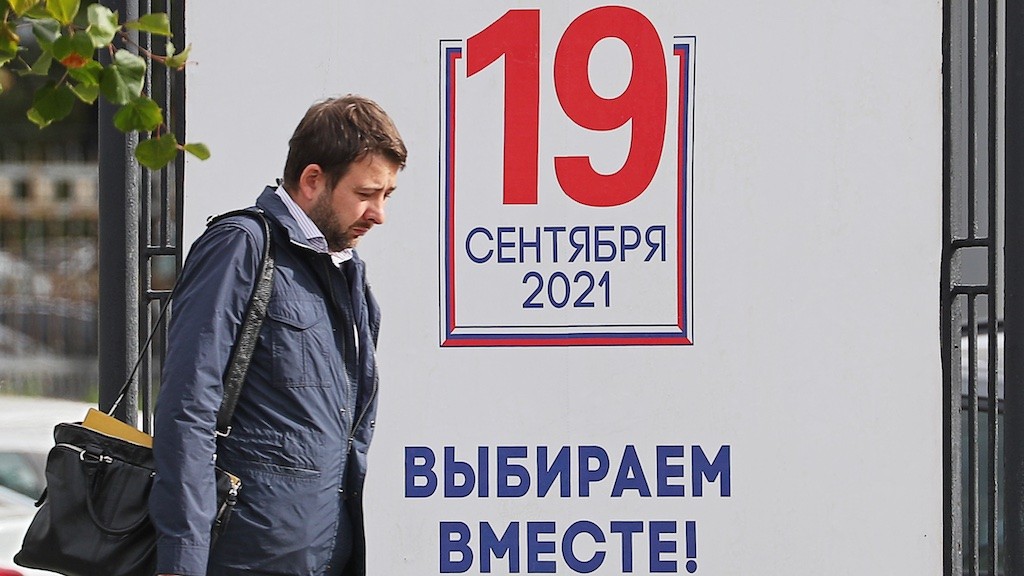 Image: MOSCOW, RUSSIA – SEPTEMBER 14, 2021: A man walks past an election campaign sign in the run-up to the 2021 Russian legislative election. Russia is to hold legislative elections on 17-19 September 2021. Voters will go to the polls to elect members of the Russian State Duma. In 9 constituent regions of Russia, voters will also elect heads of regional government, and in 3 more constituent regions, regional legislative assemblies will elect heads of regional government. 39 constituent regions of Russia, will hold regional parliamentary elections. Credit: Alexander Shcherbak/TASS.