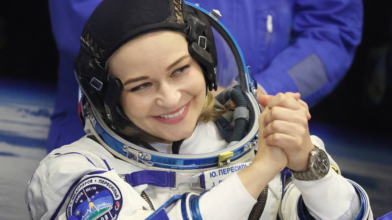 Photo: KYZYLORDA REGION, KAZAKHSTAN – OCTOBER 5, 2021: Actress Yulia Peresild of the ISS Expedition 66 prime crew poses with her space suit on at the Baikonur Cosmodrome ahead of the launch of the Soyuz MS-19 mission involved in making the feature film "The Challenge" (working title) aboard the International Space Station, which is scheduled for 5 October 2021 at 11:55 Moscow time. Apart from Peresild, the ISS Expedition 66 prime crew also includes Roscosmos cosmonaut Anton Shkaplerov and film director Klim Shipenko. The film is a joint project of Roscosmos and Channel One. Credit: Sergei Savostyanov/TASS