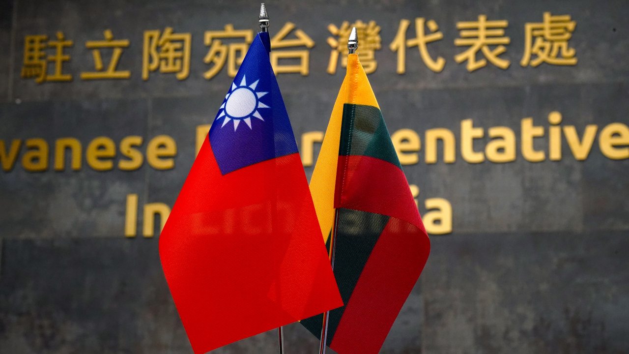 Photo: Taiwanese and Lithuanian flags are displayed at the Taiwanese Representative Office in Vilnius, Lithuania January 20, 2022. Credit: REUTERS/Janis Laizans