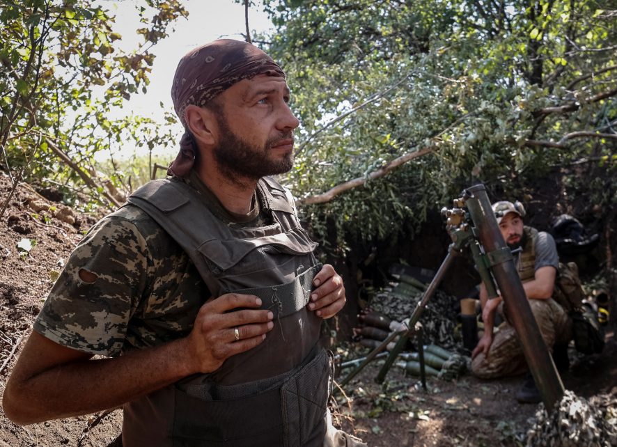 Photo: Ukrainian servicemen prepare to fire a mortar on the front line, as Russia's attack on Ukraine continues, in Donetsk region, Ukraine August 29, 2022. Credit: REUTERS/Stringer