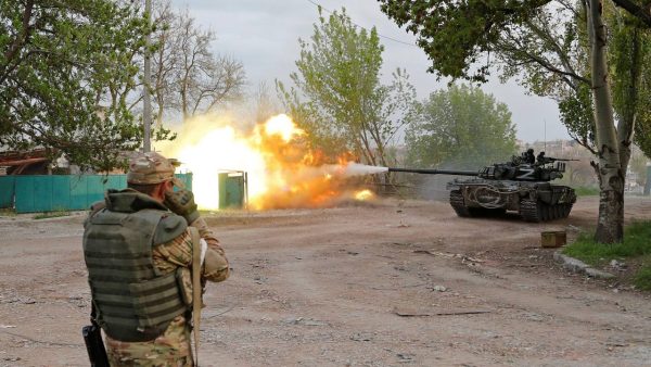 Photo: Service members of pro-Russian troops fire from a tank during fighting in Ukraine-Russia conflict near the Azovstal steel plant in the southern port city of Mariupol, Ukraine May 5, 2022. Picture taken May 5, 2022. Credit: REUTERS/Alexander Ermochenko