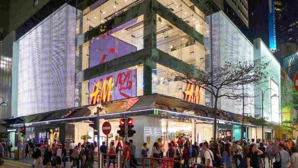 Photo: H&M Flagship store in Causeway Bay, Hong Kong. Credit: Wikimedia Commons