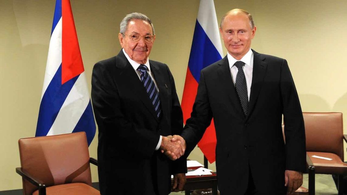 Photo: Vladimir Putin with President of the Council of State and Council of Ministers of Cuba Raul Castro. Credit: Kremlin.ru