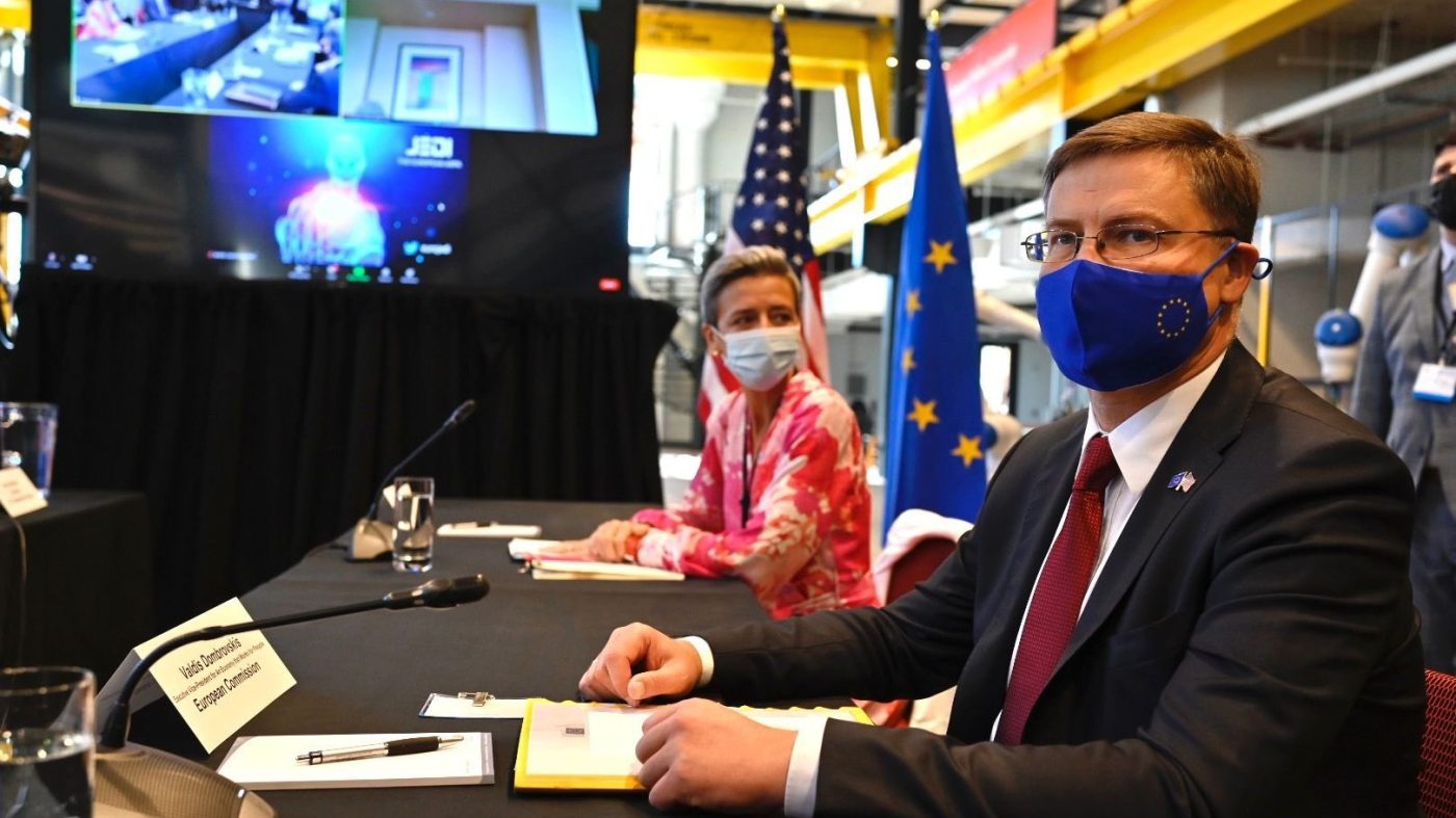 Photo: European Commissioner for Trade Valdis Dombrovskis and Executive Vice President of the European Commission for A Europe Fit for the Digital Age Margrethe Vestager share views on critical trade & tech issues with stakeholders in Pittsburgh. Credit: European Commission