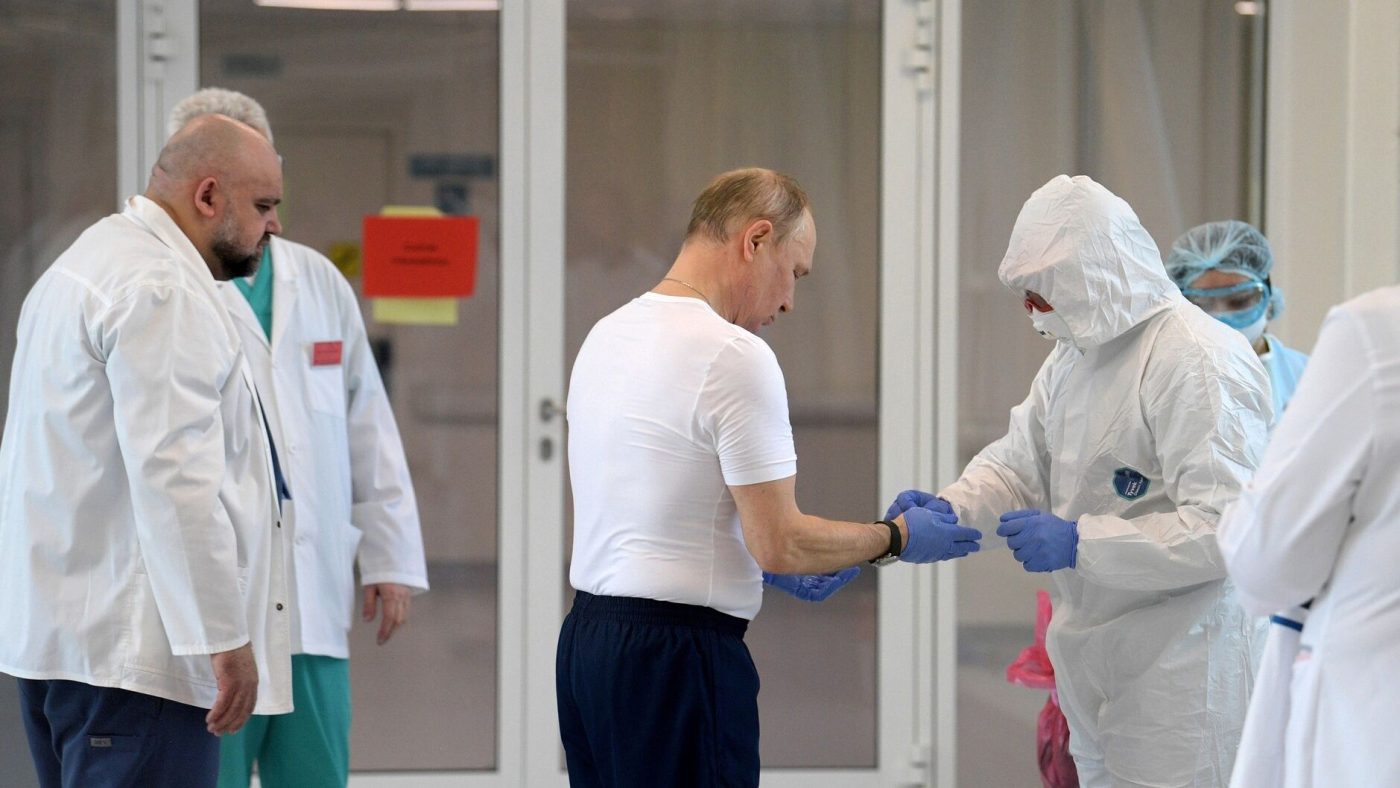 Photo: “Visit to Kommunarka hospital” by the President of Russia under CC BY 4.0.