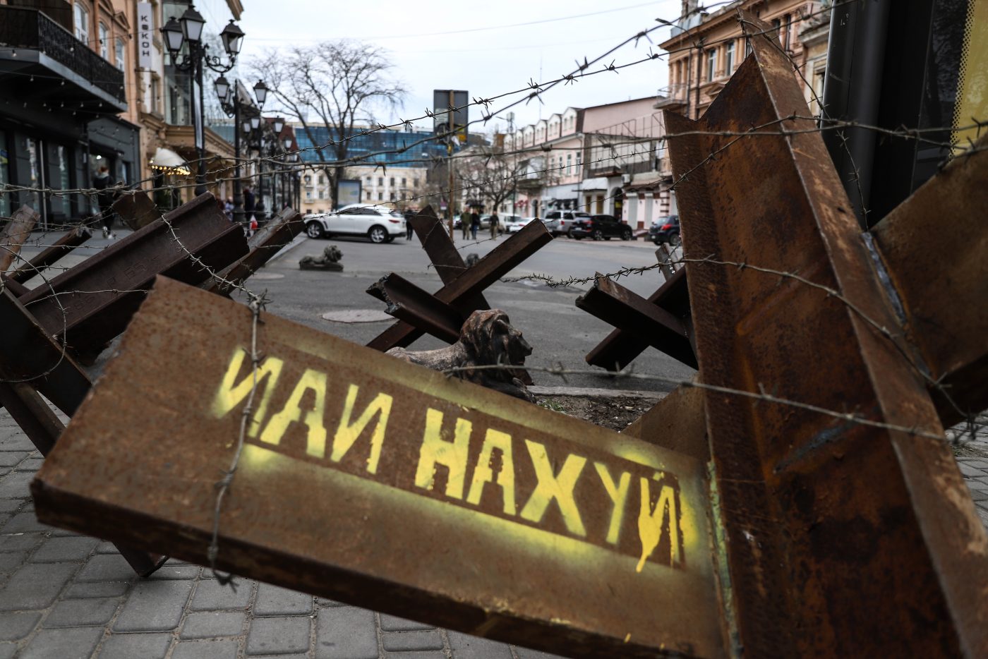Photo: Odessa, Ukraine, 2022/04/14. Barricades and fortifications forbid the access to a street in the city center. Residents in Odessa fear to be the target of a Russian attack since the Russian navy ship Moskva was sunk by Ukrainian missiles off Odessa s coast. Credit: Photograph by Valeria Mongelli / Hans Lucas. Odessa, Ukraine, 2022/04/14.