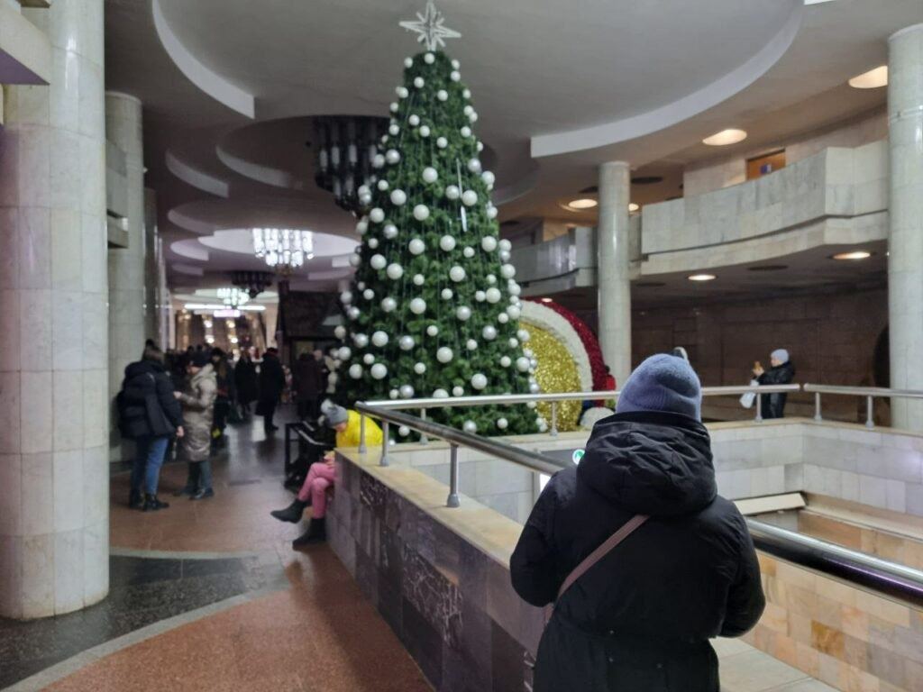 Photo: Main Christmas Tree in the metro, Kharkiv, December 2022. Credit: Kharkiv City Council https://www.facebook.com/kharkovgovernment/posts/pfbid02Qw1nYUiDUvUMF1PbX7iA3AjF1cw8RADPo7WkNEiqRRiM2YwVA6ttZdgAF9BEwvaLl
