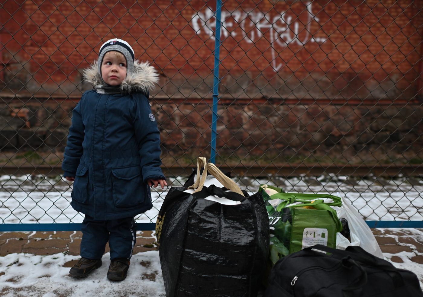 Photo: Young boy waits for his mother as she takes out the luggage from the train from Kherson to Khmelnytskyi at Khmelnytskyi train station, December 19, 2022, in Khmelnytskyi, Khmelnytskyi Oblast, Ukraine. Credit: Artur Widak/NurPhoto