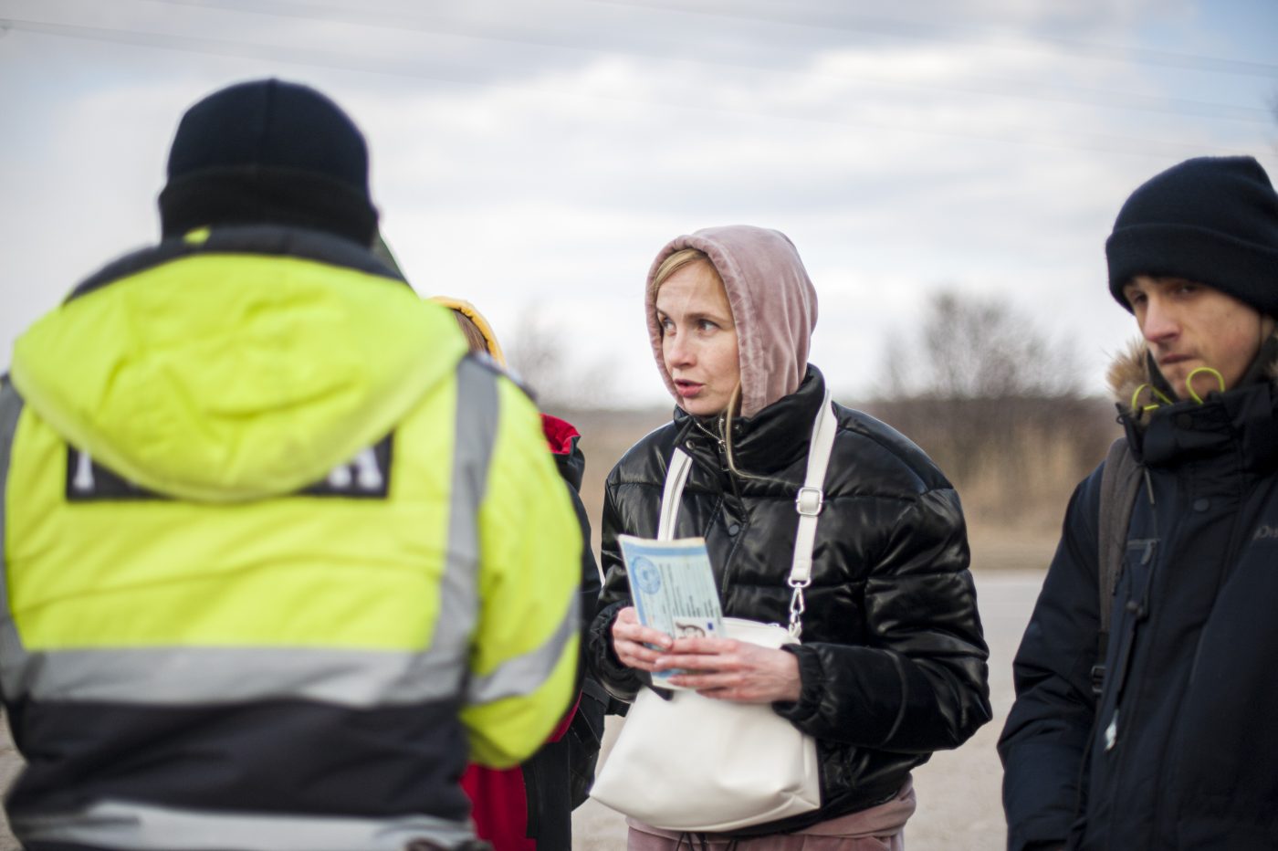 Photo: Ukrainian woman, escaped from the war, after crossing the border into Moldova, waiting to be transported to a reception centre. Palanca, territorial border between Moldova and Ukraine on 18 March, 2022. Credit: Photo by Andrea Mancini/NurPhoto
