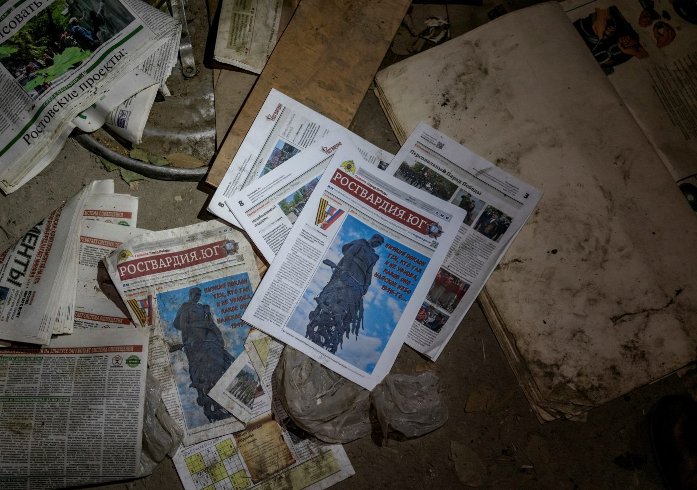 Photo: Propaganda newspapers are seen inside a school building that was used by occupying Russian troops as a base in the settlement of Bilozerka, amid Russia's attack on Ukraine, in Kherson region, Ukraine, December 2, 2022. Credit: REUTERS/Anna Voitenko