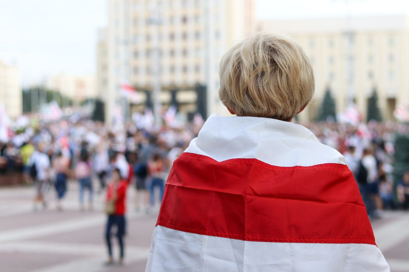 Photo: Woman with belarusian White-red-white Flag. Credit: Jana Shnipelson via Unsplash https://unsplash.com/photos/AUVH9wcQhFU