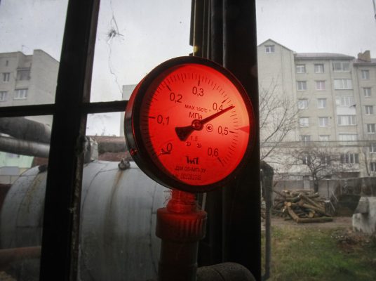 Photo: A pressure gauge is seen in the city's boiler in the western Ukrainian town of Zolochiv 450 km (281 miles) west of Ukrainian capital Kyiv, November 18, 2013. Credit: REUTERS/Gleb Garanich