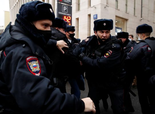 Photo: Police officers attempt to detain demonstrators during a rally organised by nationalists and activists of far-right political groups, on the National Unity Day in Moscow, Russia November 4, 2020. Credit: REUTERS/Maxim Shemetov