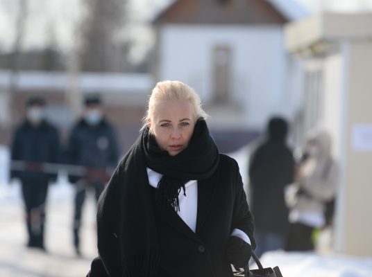 Photo: Yulia Navalnaya, wife of jailed Russian opposition leader Alexei Navalny, leaves the IK-2 male correctional facility after a court hearing, in the town of Pokrov in Vladimir Region, Russia February 15, 2022. The court started a new criminal trial against Alexei Navalny on charges of embezzlement and contempt of court. Credit: REUTERS/Denis Kaminev