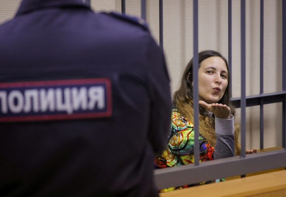 Photo: Alexandra (Sasha) Skochilenko, a 33-year-old artist and musician, who faces charges of spreading false information about the army after replacing supermarket price tags with slogans protesting against Russia's military operation in Ukraine, reacts inside an enclosure for defendants during a court hearing in Saint Petersburg, Russia November 13, 2023. Credit: REUTERS/Anton Vaganov TPX IMAGES OF THE DAY