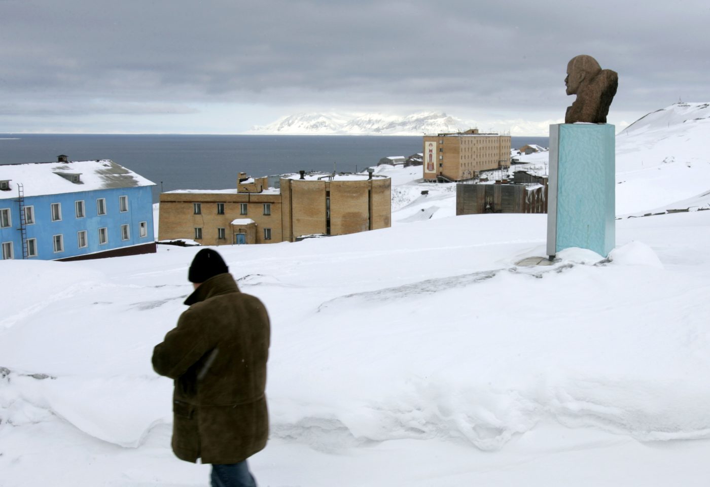 Photo: A Russian man walks past a bust of Lenin in the Russian village of Barentsburg on the Norwegian archipelago of Svalbard April 26, 2007. Only Russia, among many countries, has exercised a right to settle on the remote islands under an international treaty. Credit: REUTERS/Francois Lenoir (NORWAY)