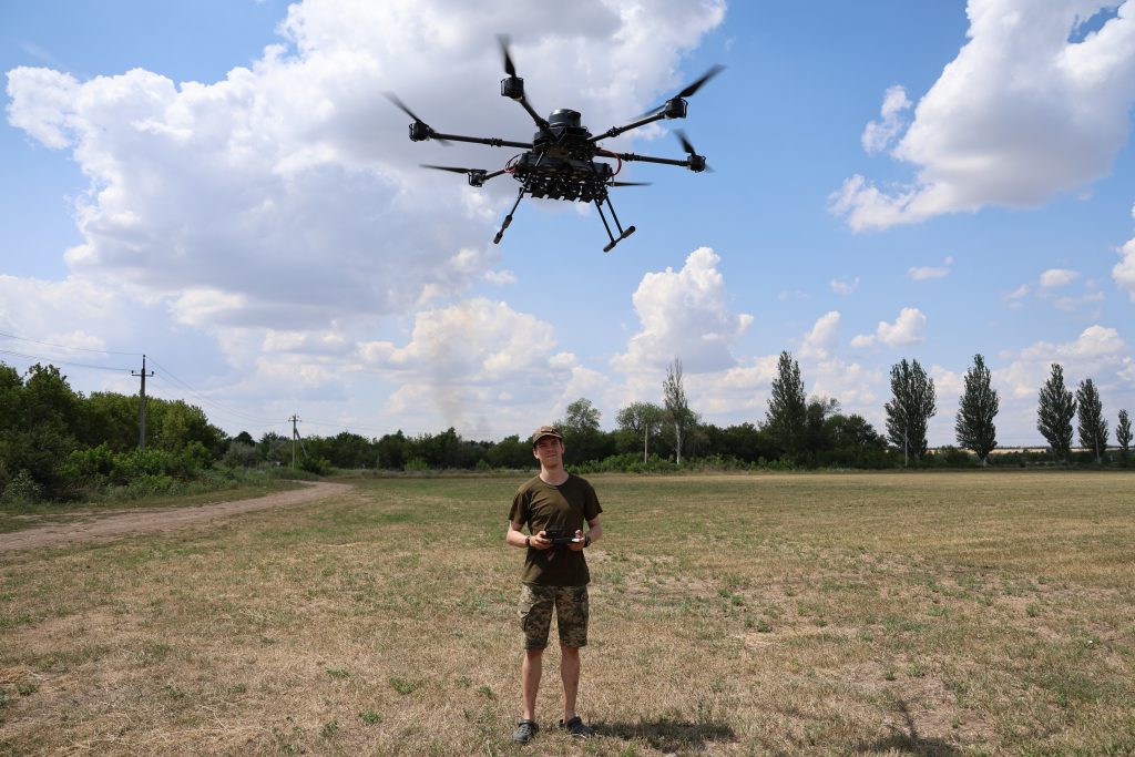 Photo: Vitaliy, a drone pilot from Yasni Ochi flying the vampire drone. Creditå: Photo Courtesy of David Kirichenko.
