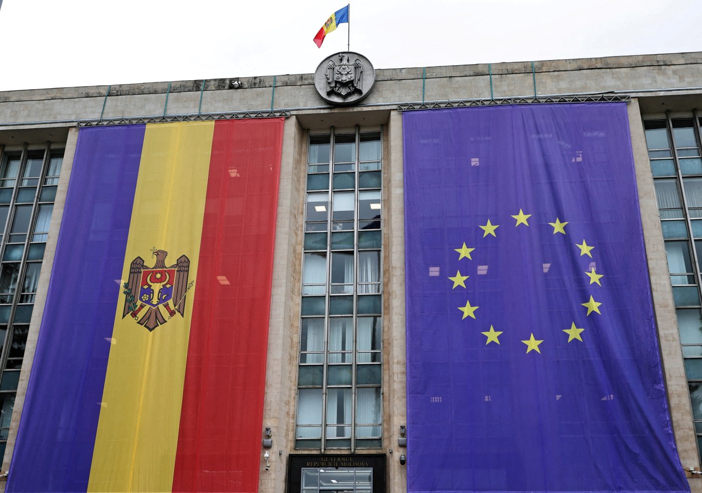 Photo: Flags of Moldova and the European Union are displayed on the Government House during an official welcoming ceremony for Polish Prime Minister Donald Tusk in Chisinau, Moldova September 4, 2024. Credit: REUTERS/Vladislav Culiomza