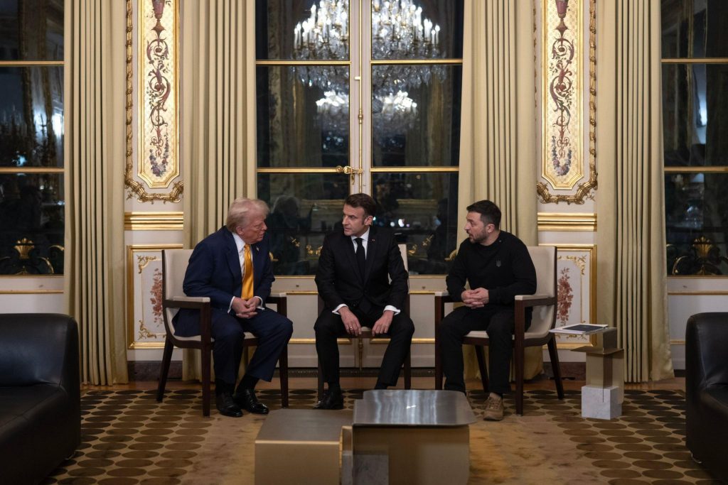 Photo: Ukrainian President Volodymyr Zelenskyy meets with U.S. President-elect Donald Trump and French President Emmanuel Macron in Paris on Saturday, December 7, 2024. Credit: UPI / Alamy