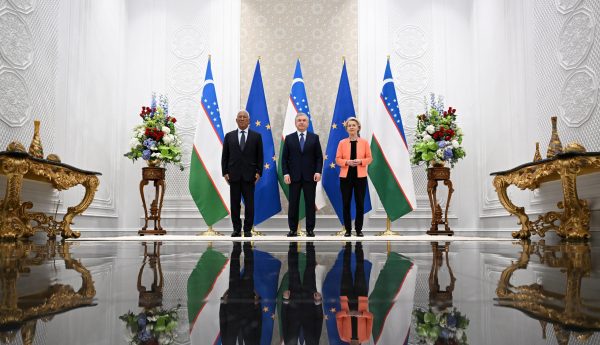 Photo: Uzbekistan's President Shavkat Mirziyoyev poses for pictures with European Council President Antonio Costa and European Commission President Ursula Von der Leyen during a meeting on the sidelines of the Central Asia - European Union Summit in Samarkand, Uzbekistan April 3, 2025. Credit: Ministry of Foreign Affairs of Uzbekistan/Handout via REUTERS
