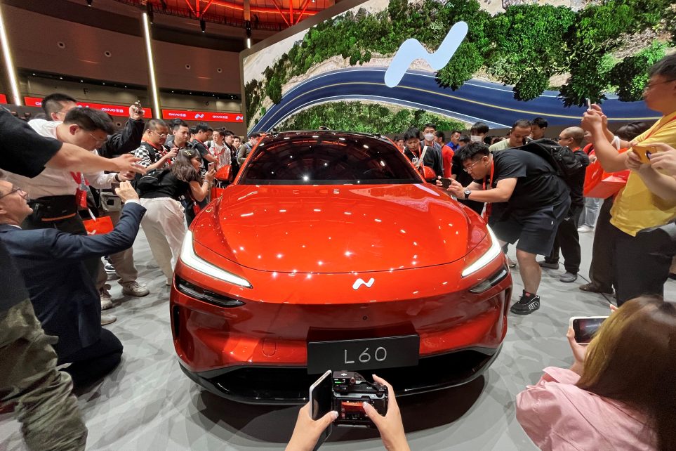 Photo: People look at the newly unveiled Onvo L60 SUV, the first vehicle of Chinese electric vehicle (EV) maker Nio's new lower-priced brand, in Shanghai, China May 15, 2024. Credit: REUTERS/Zoey Zhang