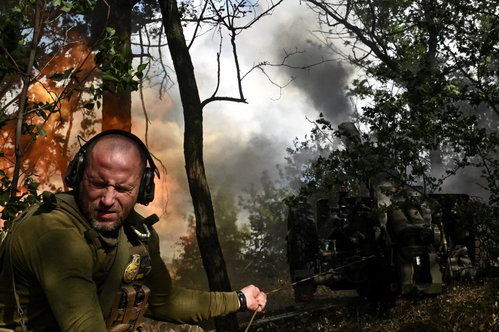Photo: A service member of the 110th Separate Brigade of the Territorial Defence Forces of the Ukrainian Armed Forces fires a howitzer towards Russian troops, amid Russia's attack on Ukraine, at a front line in Zaporizhzhia region, Ukraine June 16, 2025. Credit: REUTERS/Stringer