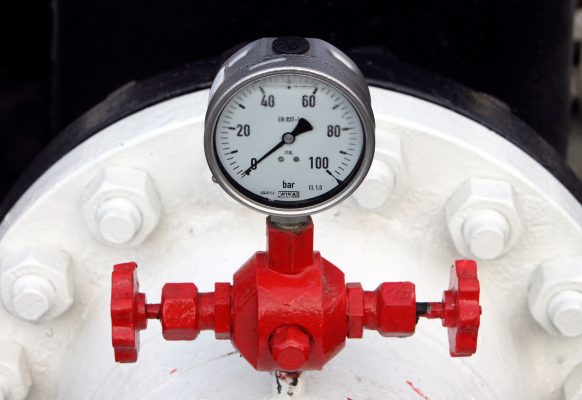 Photo: The tap and meter shows zero level pressure on the Druzhba oil pipeline at Hungarian oil and gas group MOL's main Duna (Danube) refinery in Szazhalombatta January 9, 2007. Russia on Monday stopped oil shipments to Belarus via the Druzhba pipeline, also shutting off exports to five European nations including Poland, Germany and Hungary. Credit: REUTERS/Laszlo Balogh